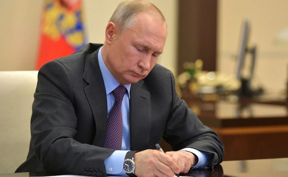 Владимир Путин поручил продлить срок службы чиновникам старше 70 лет в Новороссии