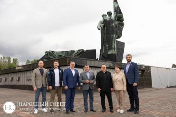 Парламентарии из ЯНАО ознакомились с боевой историей Донбасса