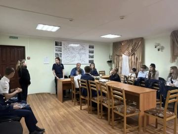 Транспортные полицейские Донецка провели беседу с воспитанниками Детской железной дороги