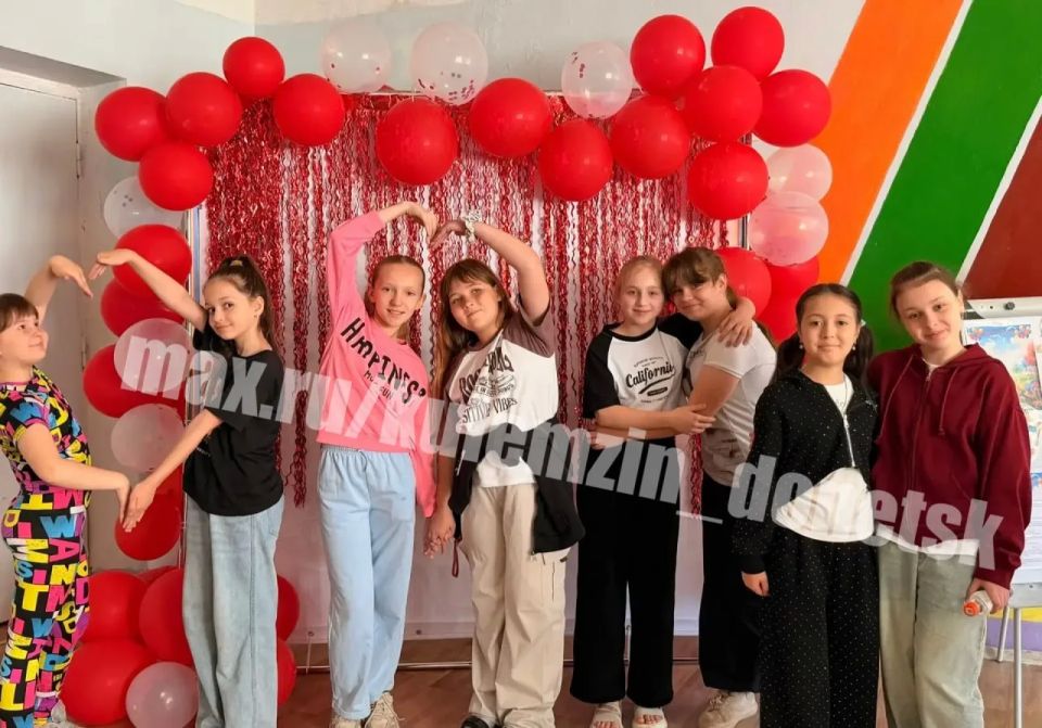 Сегодня в школах Донецка состоялось торжественное открытие летних пришкольных площадок
