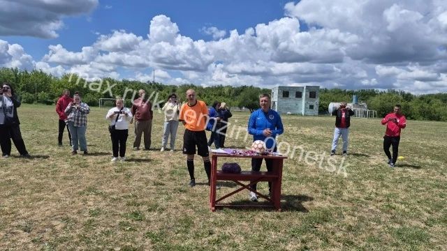 1 июня в Донецке на спортивной базе Спортивной школы олимпийского резерва №15 «Дончанка» состоялось Открытое первенство г.о. Донецк по футболу среди девушек, посвященное Дню защиты детей