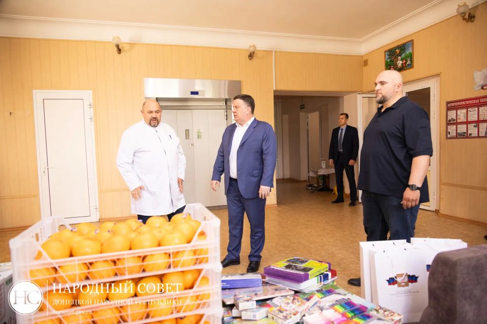 Константин Кузьмин: К Международному дню защиты детей посетил маленьких пациентов донецкой травмбольницы