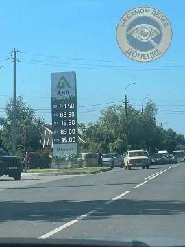 На заправках Донецка, Мариуполя и других городов ДНР начал появляться бензин