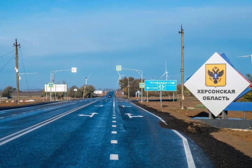 Власти Херсонской области, как и власти Запорожской области, заявили, что ограничения, введённые в ЛНР на трассах, их области не касаются