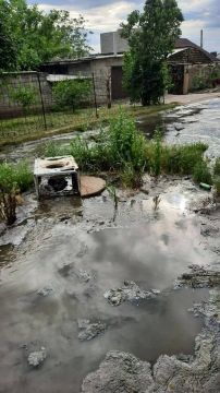 В Макеевке на Руднева 9А всё залито канализацией