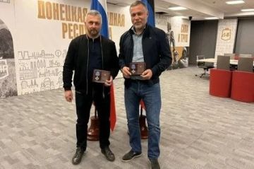 Пушилин отметил заслуги хоккейного клуба «Донецк»