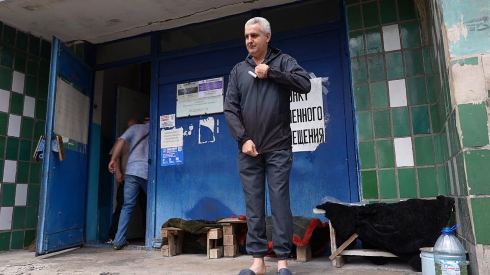 Женское движение Единой России Москвы передало в ПВР Енакиево гуманитарную помощь