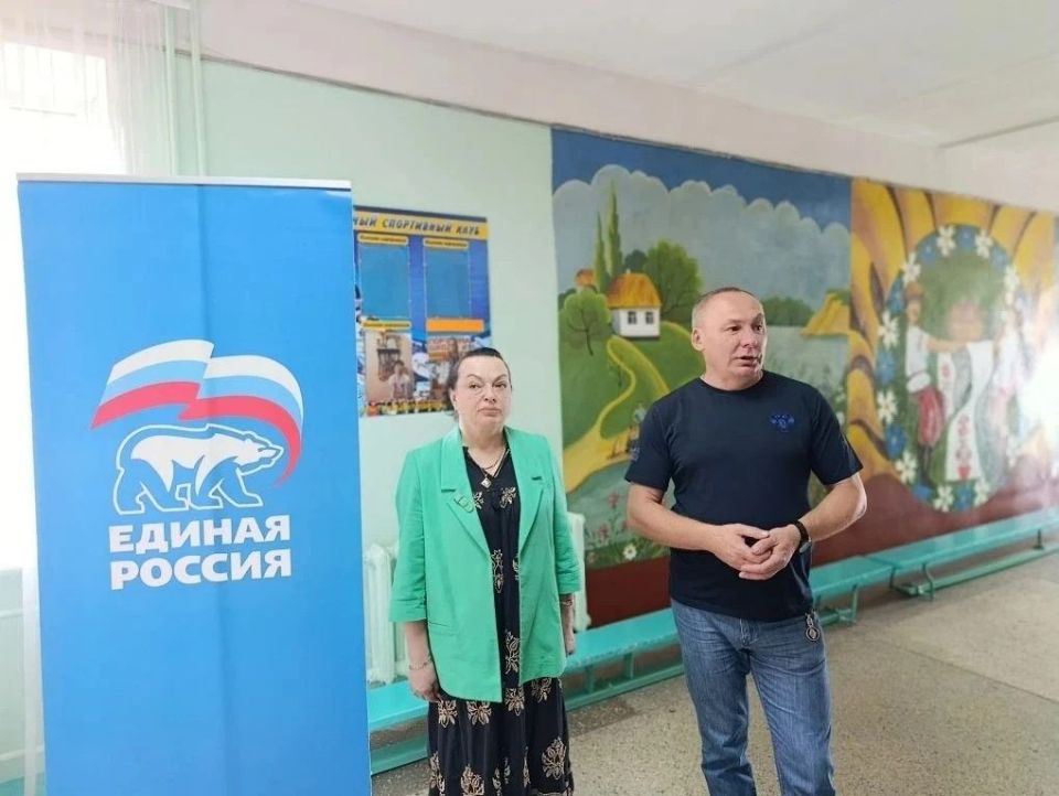Михаил Меренков: Совместно с депутатом Донецкого городского совета Донецкой Народной Республики Ириной Бениаминовой в рамках реализации проекта «Управдом ДНР» провели встречу c трудовым колетивом ГБОУ "Специализированная...