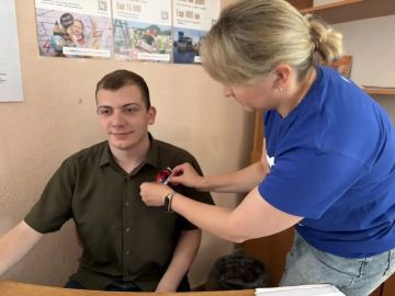 День России!. В преддверии праздника мы раздаем всем желающим триколоры