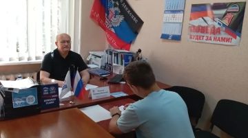 Сегодня, 11 июня, депутат Донецкого городского совета Владимир Мозговой провёл приём граждан в рамках работы общественной приёмной Всероссийской политической партии «Единая Россия» в Калининском внутригородском районе города...