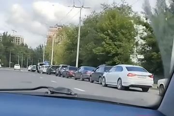 АЗС, принадлежащая любящему мухоморы экс-депутату ДНР, продает дончанам бензин по 130 рублей