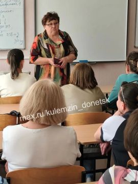 По поручению Главы ДНР Дениса Пушилина заместитель главы администрации г.о. Донецк провела встречу с трудовым коллективом государственного бюджетного общеобразовательного учреждения "ШКОЛА № 58 ГОРОДСКОГО ОКРУГА ДОНЕЦК"