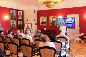 11 июня - ко Дню России и в год единства народов России Донецкий республиканский художественный музей, при поддержке Министерства культуры ДНР, представил гостям и жителям Углича (Ярославская обл.) выставочный проект ...