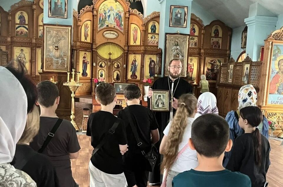 Дети из пришкольных лагерей знакомятся с православием в храмах Донецкой епархии