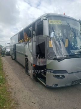 Последствия атаки БПЛА на автобус с детской футбольной командой из Беларуси в Брянской области