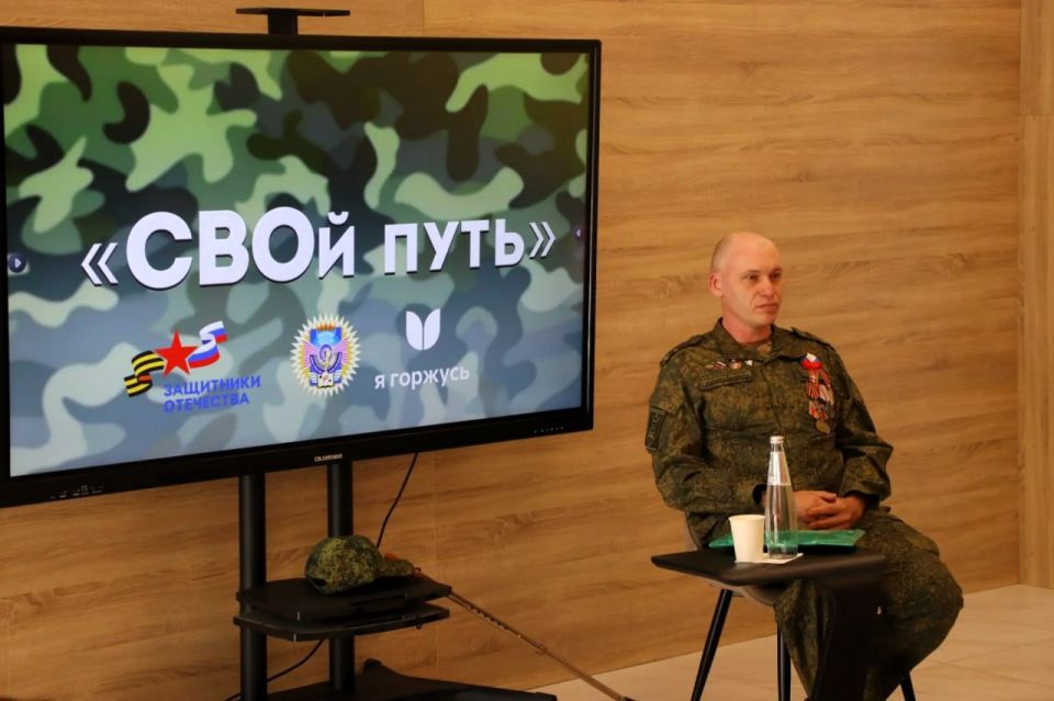 Ветеран-защитник Родины провел встречу со студентами