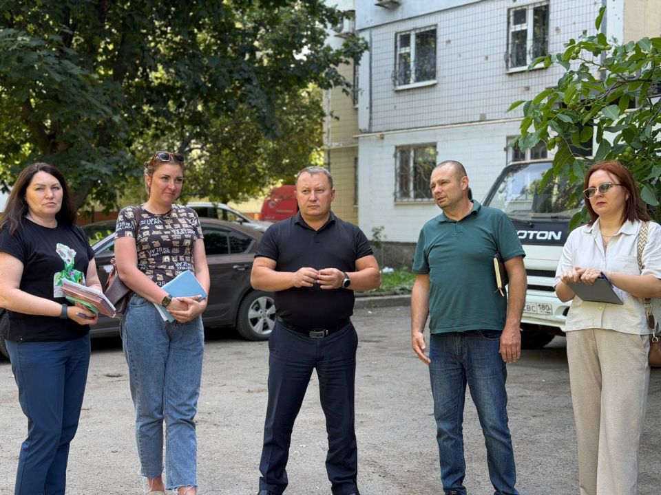 Татьяна Копылова: Сегодня руководитель Управы Ворошиловского внутригородского района Администрации городского округа Донецк Емельянов Роман и член Комитета Народного Совета по труду, занятости, социальной политике и делам...