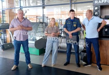 Сегодня состоялась встреча заместителя главы администрации г.о. Донецк с коллективом спортивного комплекса "Петровский"
