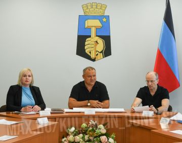 Алексей Кулемзин: Сегодня провел очередное заседание Совета по инвестиционной деятельности с участием директора ГУП ДНР «Корпорация развития Донбасса» Максима Савенко, председателя ассоциации «Городской Совет директоров...