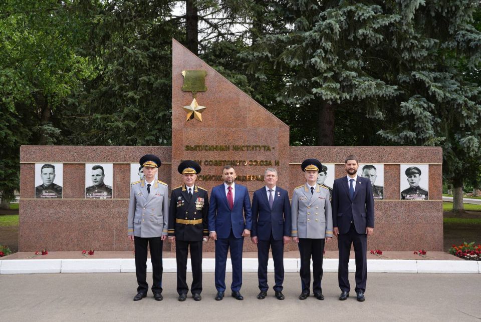 Александр Волошин: Совместно с Главой ДНР Денисом Пушилиным принял участие в церемонии выпуска офицеров Голицынского пограничного института ФСБ России