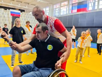 Для спортсменов ДНР провели мастер-класс по пара-каратэ