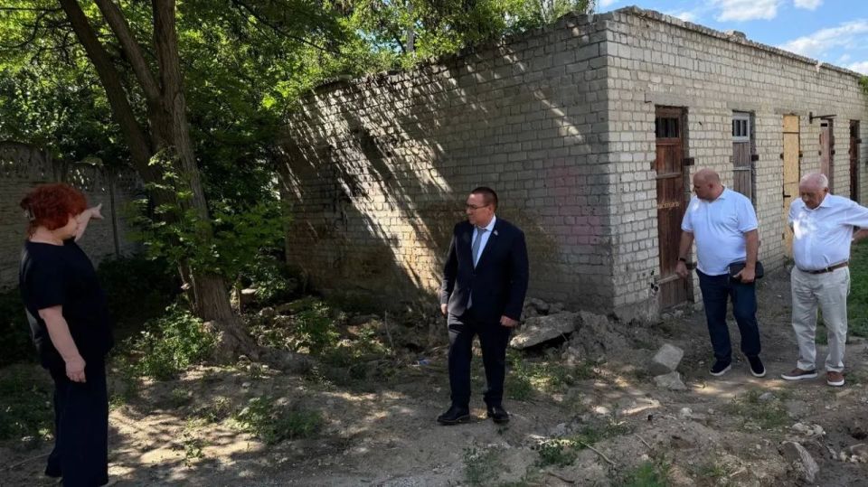 Андрей Крамар и Эмиль Фисталь работают по обращениям жителей