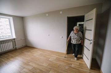 Главный документ для новых квартир: в Мариуполе передают в собственность компенсационное жилье