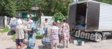 Алексей Кулемзин: Сегодня донецкие производители воды организовали бесплатную доставку питьевой воды жителям Петровского, Калининского, Кировского и Пролетарского районов