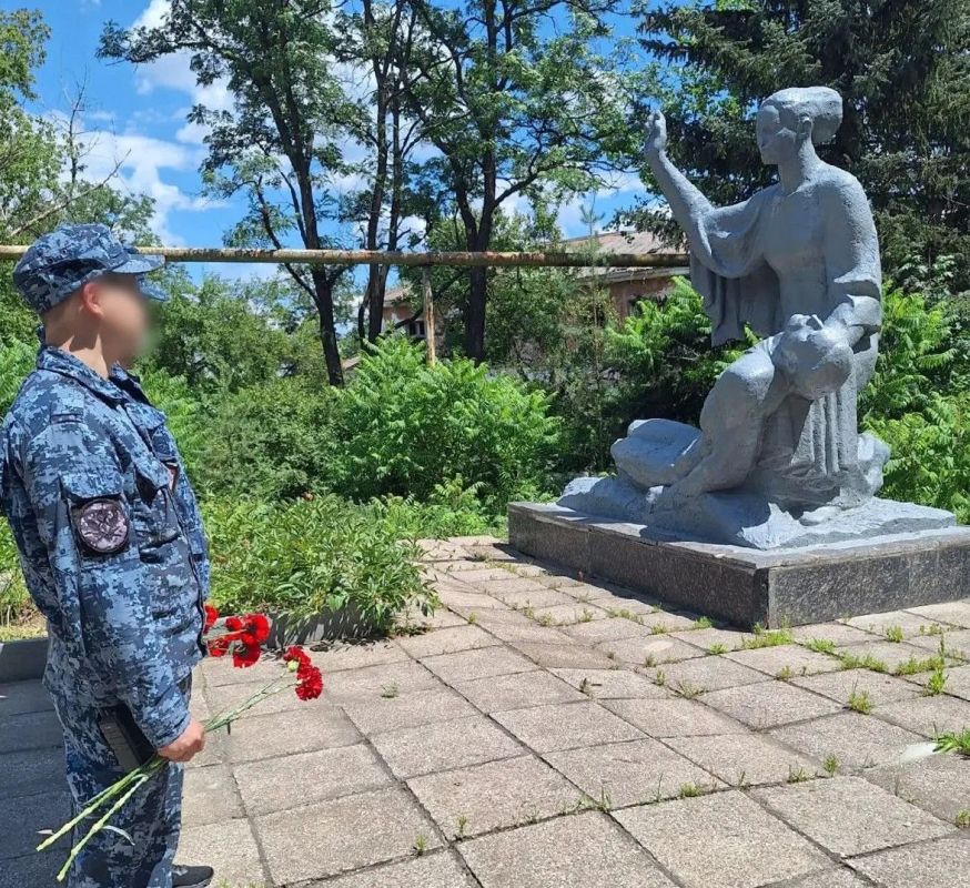 Сотрудники ИК-12 почтили память советских воинов, погибших в годы ВОВ