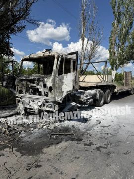 Водитель тяжело ранен после удара дрона ВСУ по грузовику в Донецке