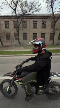 Донецкие питбайкеры не только попирает ПДД, провоцируют аварии, но и кичится своими нарушениями в соцсетях