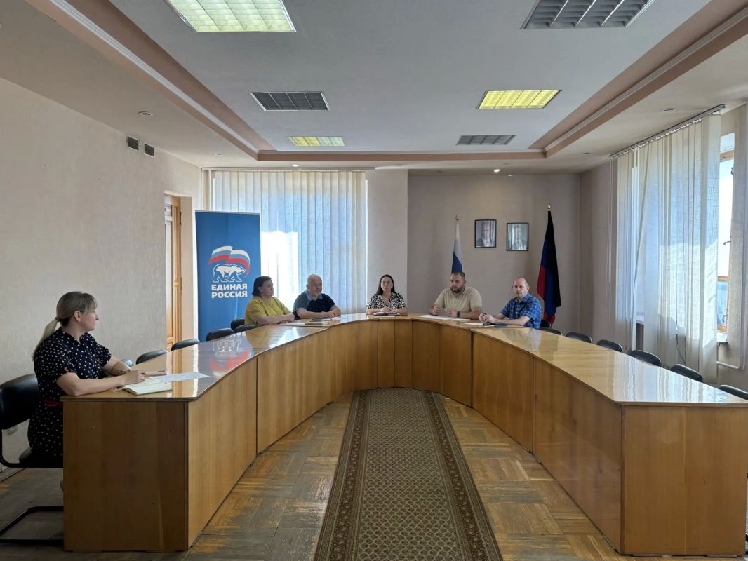 Сегодня, 1 июля, Руководитель Управы Ленинского внутригородского района Администрации городского округа Донецк Татьяна Темникова провела расширенное аппаратное совещание