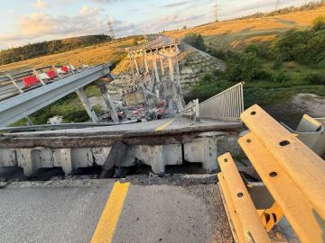 Андрей Руденко: ВСУ ночью уничтожили мост на трассе Донецк — Мариуполь