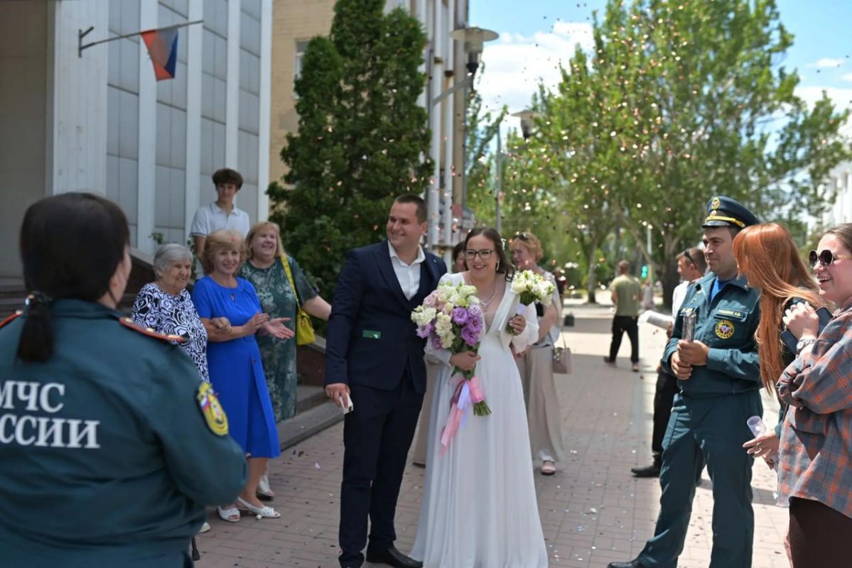 Ах, эта свадьба, свадьба, свадьба пела и плясала