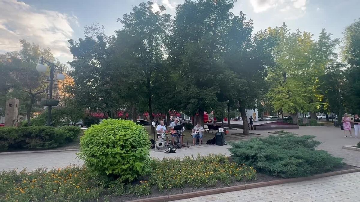Атмосфера на бульваре Пушкина в Донецке