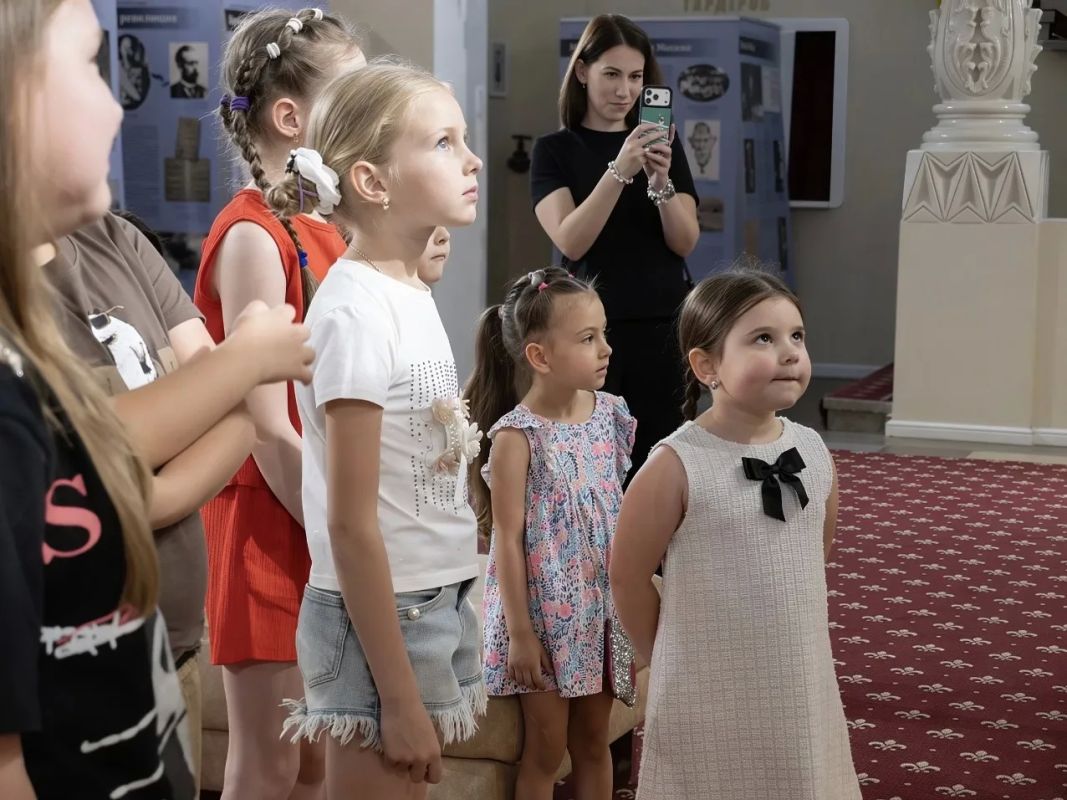 Петрушка — режиссёр. В Новом музее Донецкого театра кукол прошла первая интерактивная экскурсия для донецких зрителей, которая открыла театр с новой стороны