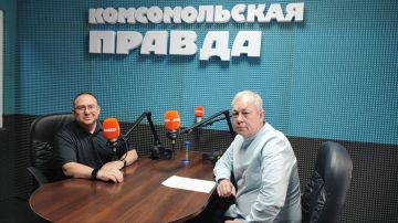 Эдуард Басурин: Друзья, сегодня воскресенье и мы уже в прямом эфире на радио "Комсомольская правда-Новороссия" в авторской программе "Басурин отвечает!"