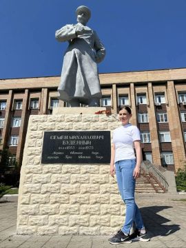 Ирина Куксенкова: Воскресное. Жители Донецка говорят, что это единственный памятник в стране, где маршал Буденный без коня