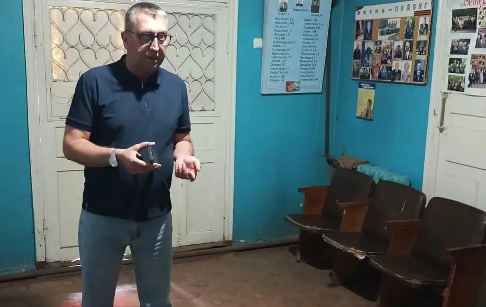 Сегодня, 6 июля 2026 года, в рамках проектов «Управдом» и "Школа ЖКХ", и. о. Руководителя Управы Роман Гладких провел встречу с жителями по адресу ул. Уральская, 21