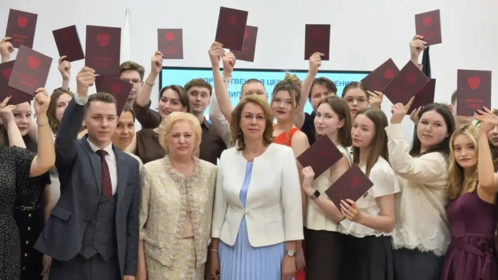 Выпускники Донецкого государственного университета и Донбасской национальной академии строительства и архитектуры получили дипломы