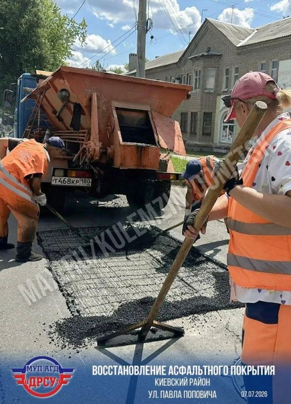 В Донецке сотрудники ДРСУ продолжают плановые работы по благоустройству дорожной инфраструктуры