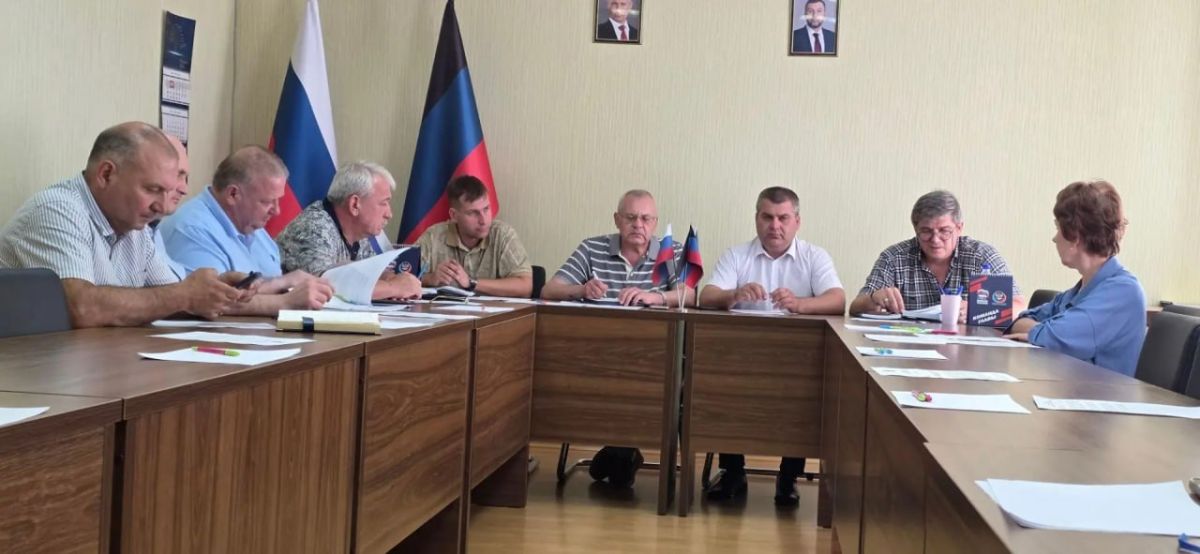 Юрий Атаманов: Принял участие в заседании комитета по вопросам финансов и бюджета Донецкого городского совета