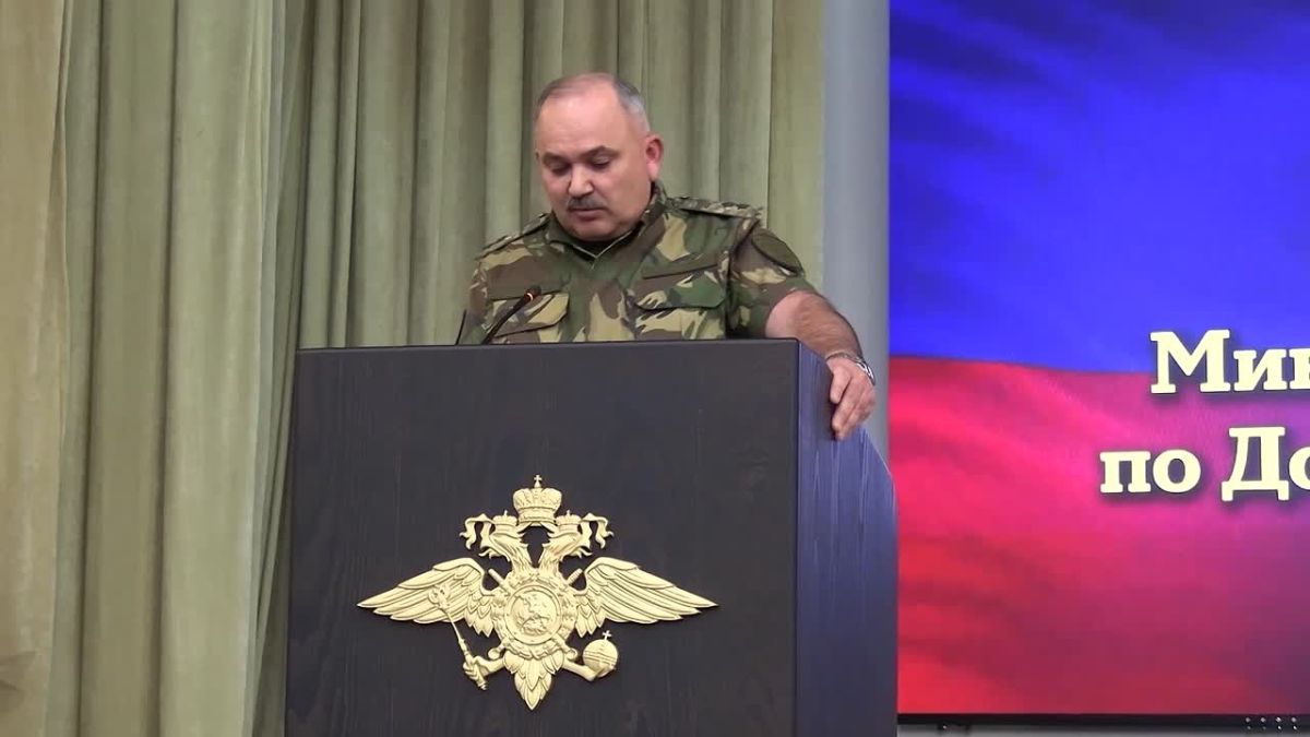 Генерал-лейтенант полиции Павел Гищенко попрощался с личным составом МВД по ДНР и вручил заслуженные награды сотрудникам