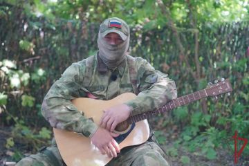 В честь Дня семьи, любви и верности боец спецназа Росгвардии, выполняющий служебно-боевые задачи в ДНР, записал песню о сыне (видео)