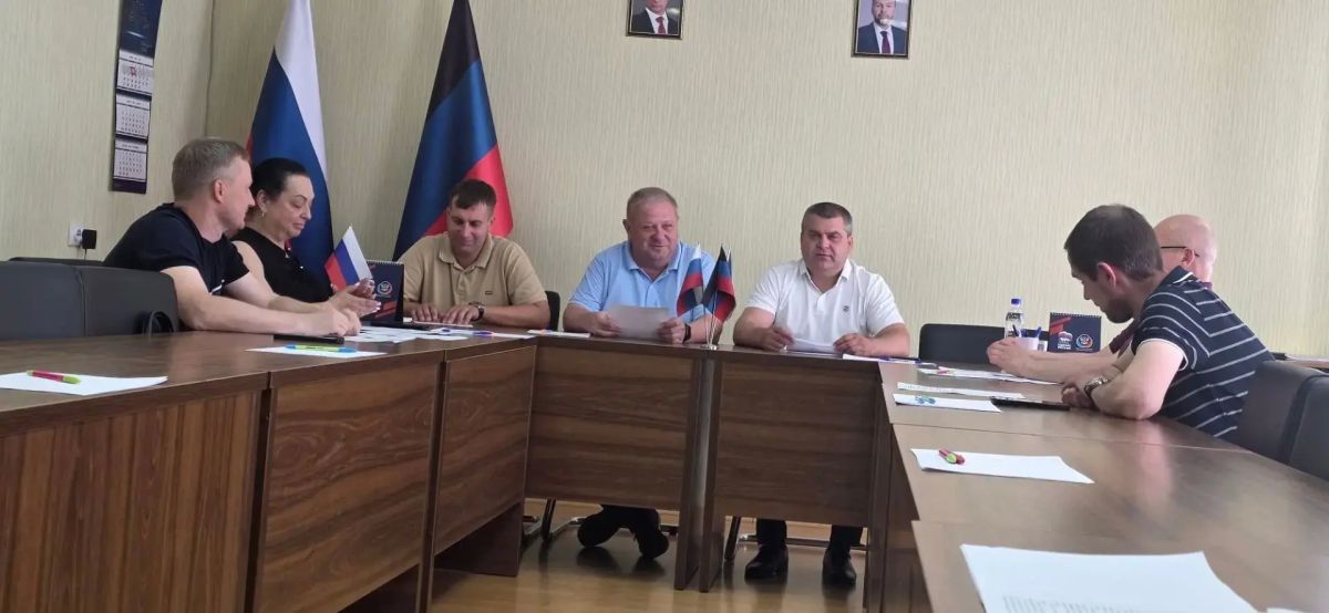 РАБОТА КОМИТЕТОВ. Под председательством Михаила Рыбакова состоялось заседание постоянного комитета по вопросам местного самоуправления, регламента, кадров и депутатской этики