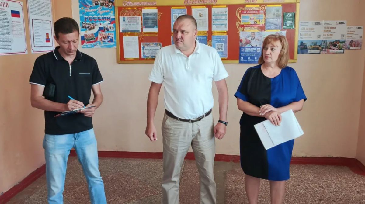 Сегодня, 8 июля 2026 года, в рамках проектов «Управдом» и "Школа ЖКХ", руководитель Управы Алексей Дмитрюк провел встречу с жителями по адресу ул. Прудовая, 10