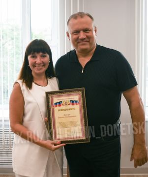 Алексей Кулемзин: Вручил благодарности от Главы ДНР Дениса Пушилина за высокие достижения в профессиональной сфере, особые заслуги в общественной деятельности, значительный вклад в становление ДНР, а также за активное...