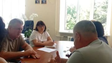 Вопросы медицины и ЖКХ: рабочие встречи депутатов в Ясиноватом округе и Донецке
