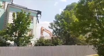 В Донецке стартовал долгожданный ремонт школы, пострадавшей от обстрела еще в 2022 году