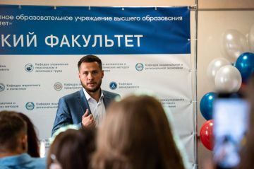 Кирилл Макаров поздравил выпускников экономического факультета ДонГУ